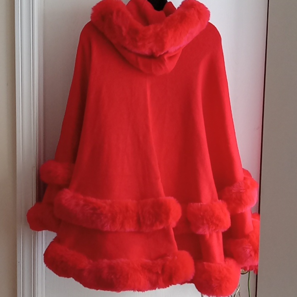 Elegant Hooded Faux Fur Poncho/Cape/ Shawl - Picture 3 of 11